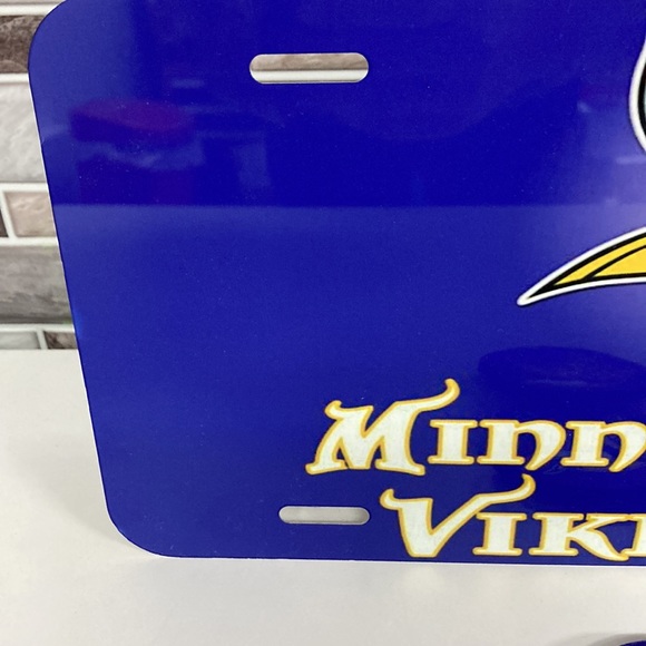 Minnesota Vikings License Plate With Cup Holder Inserts - Picture 5 of 6